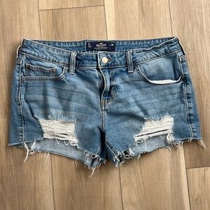Hollister low rise boyfriend jean shorts size 11 or 30 waist.